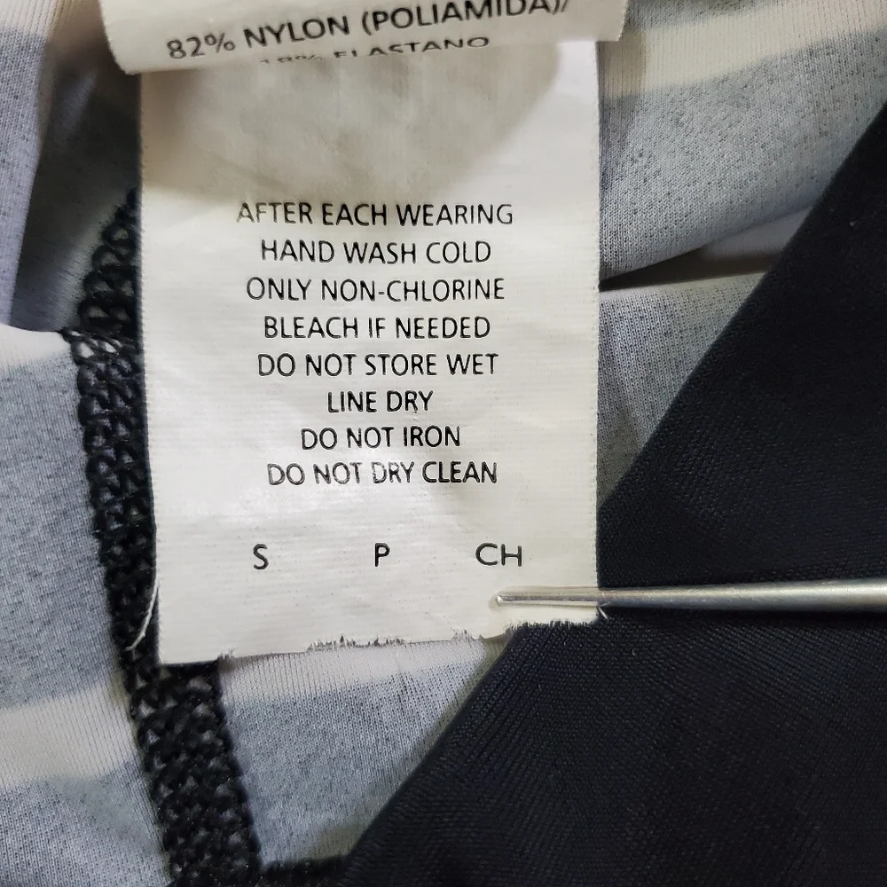 2447 * Nike Cropped Black White Stripe Compression Legging Pants Size S